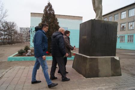 Депутаты фракции КПРФ Волгоградской облдумы выступили с отчетом перед жителями Светлоярского района