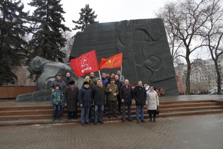 Воронежские коммунисты и комсоольцы провели автопробег в честь 77-й годовщины освобождения города