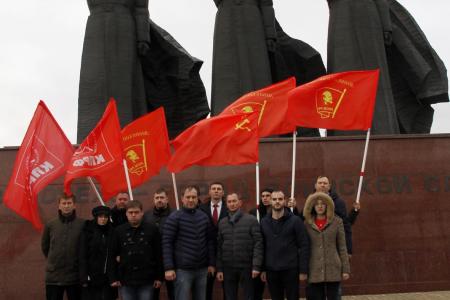 Воронежские коммунисты и комсоольцы провели автопробег в честь 77-й годовщины освобождения города