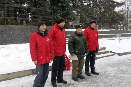 В день памяти В.И. Ленина коммунисты Чувашии возложили цветы к памятникам основателю Советского государства