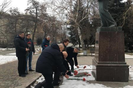 Сталинградские коммунисты и депутаты фракции КПРФ областной думы почтили память В.И. Ленина