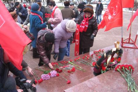 Калуга: «Ленин жил! Ленин жив! Ленин будет жить!»