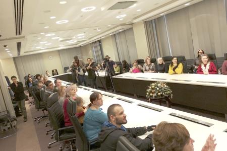 Гуманитарная делегация из Якутии во главе с коммунистом Виктором Губаревым два дня отработала в Донбассе
