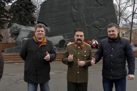Воронежские коммунисты и комсоольцы провели автопробег в честь 77-й годовщины освобождения города