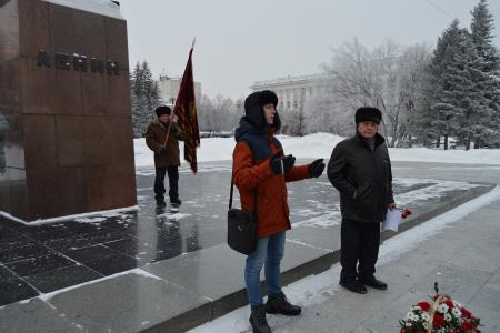 В Барнауле коммунисты почтили память В.И. Ленина