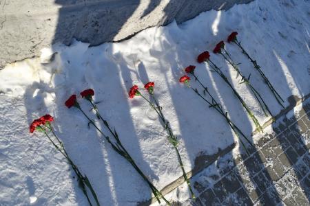 Магаданские коммунисты провели возложение цветов к памятнику В.И. Ленину