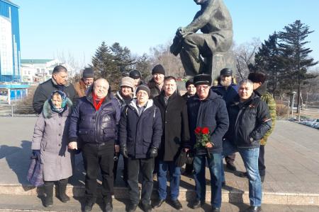 В Приморье коммунисты возложили цветы к памятникам основателю Советского государства