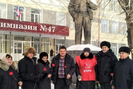 Коммунисты Кургана почтили память В.И. Ленина