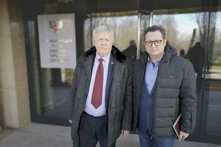 Гуманитарная делегация из Якутии во главе с коммунистом Виктором Губаревым два дня отработала в Донбассе