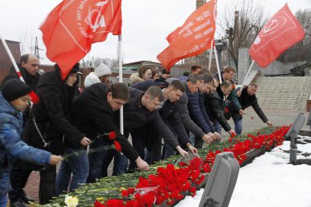 Воронежские коммунисты и комсоольцы провели автопробег в честь 77-й годовщины освобождения города