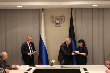 Гуманитарная делегация из Якутии во главе с коммунистом Виктором Губаревым два дня отработала в Донбассе