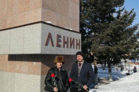 В Приморье коммунисты возложили цветы к памятникам основателю Советского государства