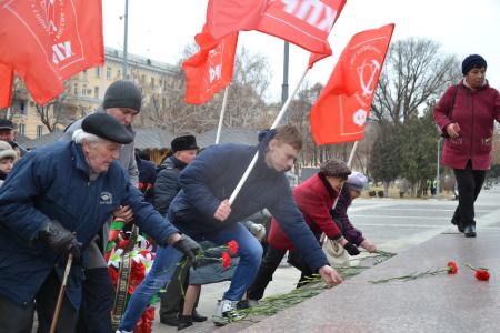 Астраханские коммунисты почтили память вождя революции