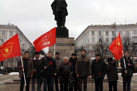 Воронежские коммунисты и комсоольцы провели автопробег в честь 77-й годовщины освобождения города