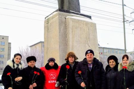 Коммунисты Кургана почтили память В.И. Ленина