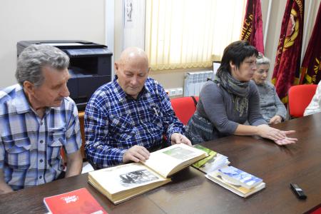 Коммунисты и литераторы провели в Барнауле памятную встречу, посвященную первому редактору газеты крайкома КПРФ Виктору Сапову