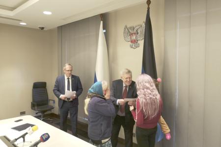 Гуманитарная делегация из Якутии во главе с коммунистом Виктором Губаревым два дня отработала в Донбассе