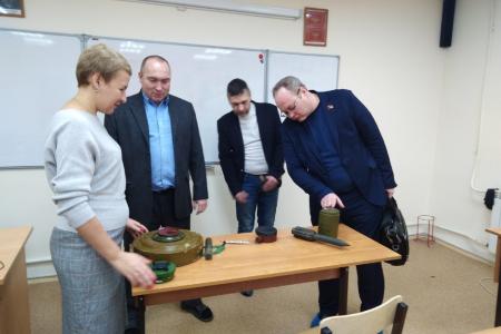 Тюменская область. КПРФ поможет в развитии военно-патриотического воспитания тобольской молодёжи