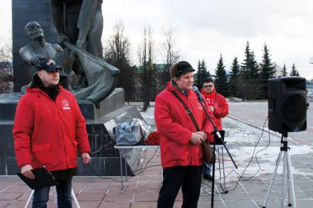 Ивановские коммунисты провели митинг, посвящённый 115-й годовщине «Кровавого воскресенья» 1905 года