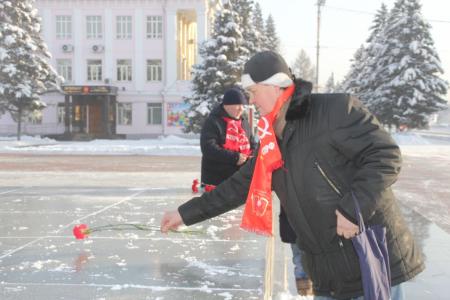 Коммунисты почтили память Владимира Ленина в Кызыле