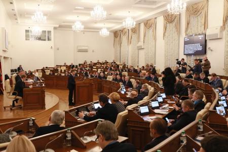 Алтайское Заксобрание приняло инициированный руководителем фракции КПРФ закон о запрете торговли снюсами