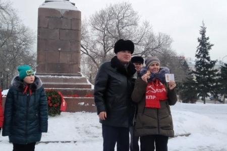 Омичи почтили память Ленина