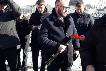 В Приморье коммунисты возложили цветы к памятникам основателю Советского государства