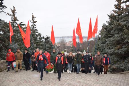 Севастопольские коммунисты почтили память Владимира Ильича Ленина