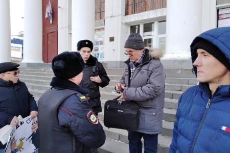 Саратов. Перемена "медведей" в федеральном правительстве  лишь усугубляет положение народа