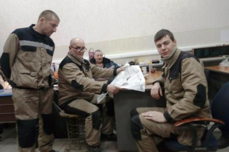 Саратов. Каждому рабочему — партийную газету "Коммунист–век ХХ-ХХI"!