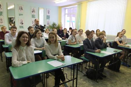 В Челябинске стартовала комсомольская акция «Знамя нашей Победы»
