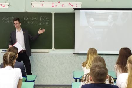 В Челябинске стартовала комсомольская акция «Знамя нашей Победы»