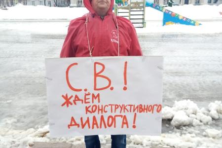 Самарская область. Депутаты-коммунисты начали серию одиночных пикетов у Администрации г.Новокуйбышевска