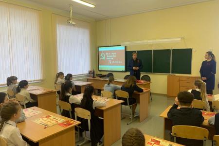 «Знай! Помни! Гордись!». Мария Дробот и Ярослав Листов провели уроки мужества в школе Подольска