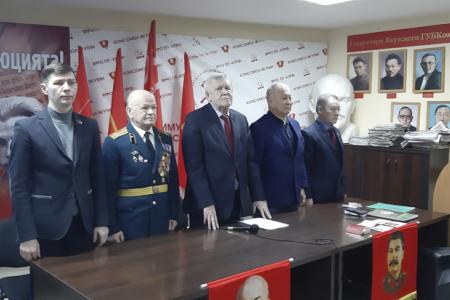 В Якутии отпрпздновали 102-ю годовщину Советской Армии и Военно-Морского Флота