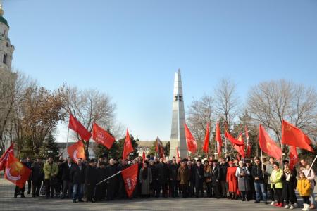 Астраханские коммунисты отметили День Советской Армии