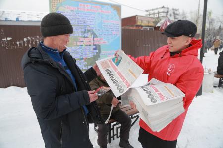 Республика Тува. В коммунисты и комсомольцы Кызыла поздравили мужчин с Днём рождения Красной Армии и Военно-Морского Флота
