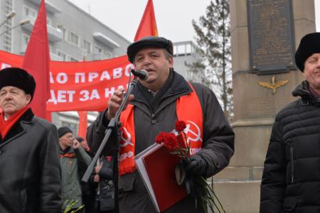 «Город трудовой доблести». Новосибирцы празднуют 102 годовщину создания Красной армии
