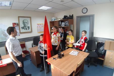 Тюмень. Пионерский отряд равняется на Зину Портнову
