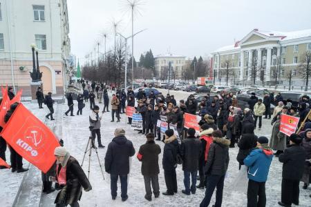 Коммунисты Кургана провели митинг, на котором обсудили поправки КПРФ в Конституцию РФ