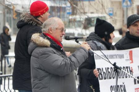 В Саратове прошли праздничная демонстрация и митинг КПРФ