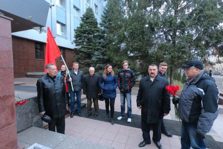 Коммунисты Астрахани почтили память борцов за Советскую власть