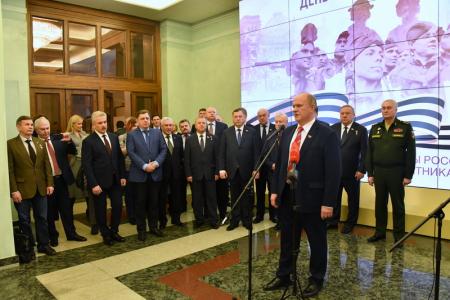 Г.А. Зюганов принял участие в открытие выставки в Госдуме, посвященной защитникам Отечества