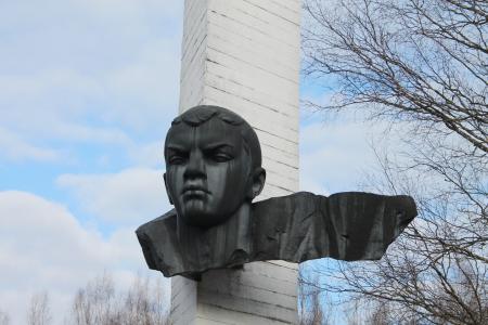 Коммунисты Псковской области почтили память Александра Матросова и провели автопробег по братским захоронениям