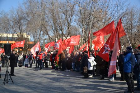 Астраханские коммунисты отметили День Советской Армии