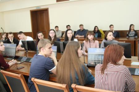 Краснодарский край. Коммунист-депутат Госдумы Н.И. Осадчий в КубГУ рассказал о конституционных поправках КПРФ