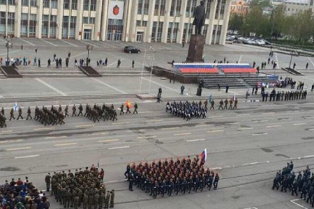 Депутат-коммунист Алексей Лебедев предложил в дни празднования 75-летия Победы использовать в оформлении города-героя Тулы традиционный красный цвет