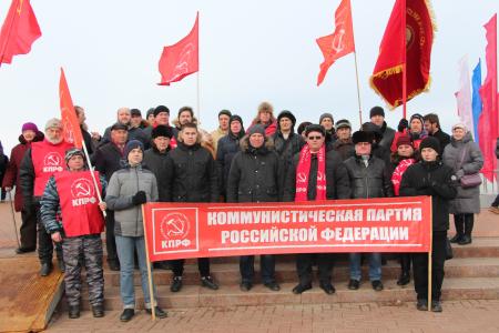Возложение цветов к Вечному огню в Самаре в день 102-й годовщины Советской Армии и Военно-Морского Флота