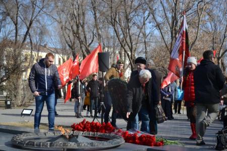 Астраханские коммунисты отметили День Советской Армии