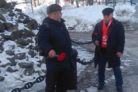 Камчатские коммунисты поздравили с Днем Советской Армии и Военно-Морского Флота